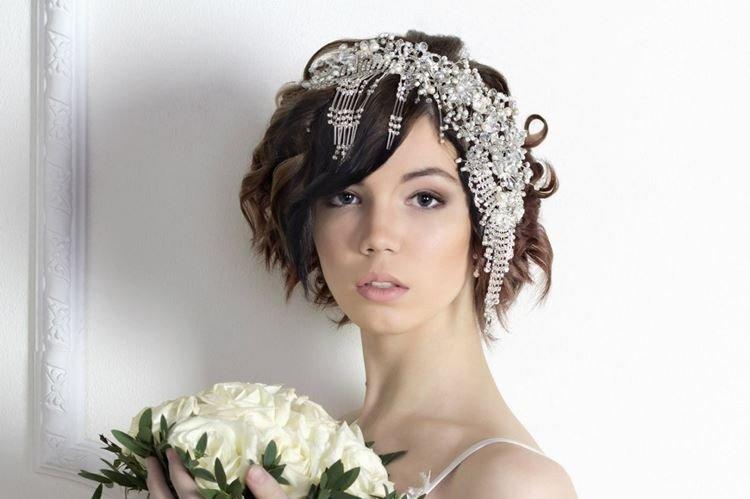 Локоны с асимметричной челкой - Свадебные прически на короткие волосы
