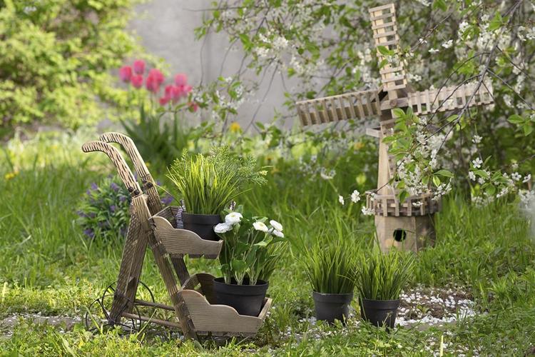 Dekor pro zahradu a letní sídlo: dřevěné dekorativní prvky pro kutily, dekorace na zahradní pozemek, nápady
