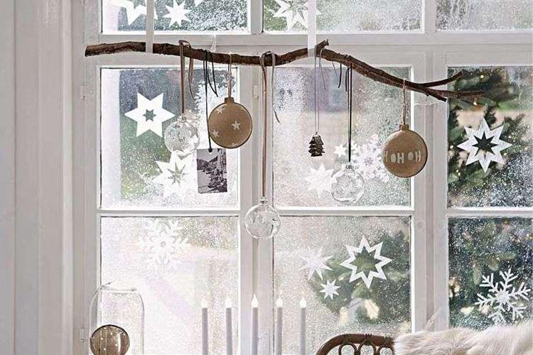Украшения на окна к Новому году - фото и идеи