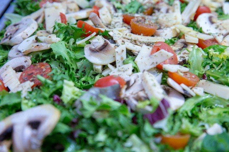 Салат с капустой и грибами - вкусные и простые салаты на скорую руку