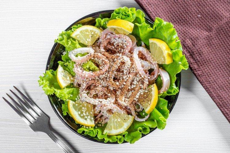 Салат с кальмарами - вкусные и простые салаты на скорую руку