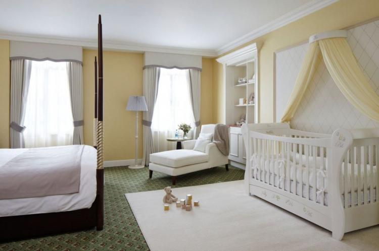 Зонирование комнаты для родителей и ребенка - фото