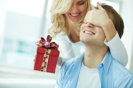 Что подарить мужу на День рождения: 50+ лучших идей подарков