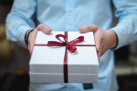 Что подарить жене на День рождения: 50+ лучших идей подарков