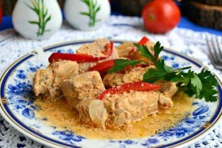 Подлива из свинины на сковороде с томатной пастой и мукой рецепт с фото