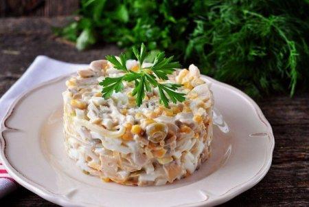 Салат с грибами и кукурузой