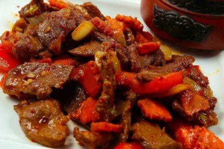 Свиная печень как приготовить вкусно и просто на сковороде с подливкой рецепт с фото пошаговый