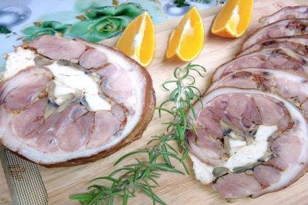 Ветчина из свиной рульки