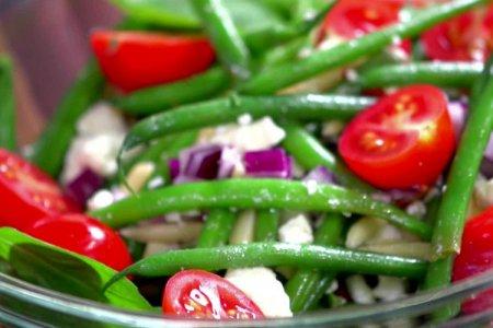 Салат из стручковой фасоли и морской капусты