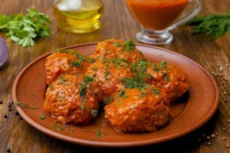 Рецепт вкусных ленивых голубцов с капустой и фаршем и рисом в сковороде с фото