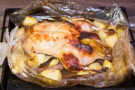 Утка с в духовке в рукаве рецепт с фото с картошкой