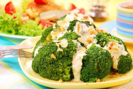 Брокколи, запеченная в духовке