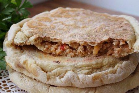 Лепешки с фаршем и овощами на сковороде Лепешки с фаршем и овощами на сковороде