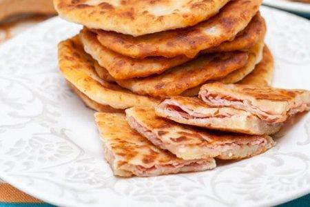Жареные лепешки с ветчиной Жареные лепешки с ветчиной