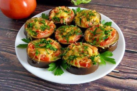 15 отличных рецептов баклажанов с помидорами и чесноком