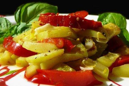 Салат с болгарским перцем и кабачками