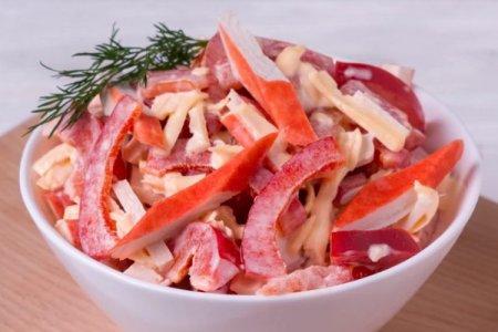 Салат с болгарским перцем и крабовыми палочками