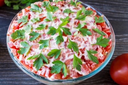 Слоеный салат с рыбными консервами