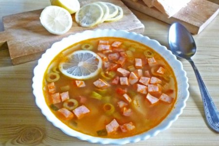 Рецепт солянки с колбасой и оливками и лимоном пошаговый рецепт с фото