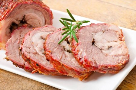 Мясной рулет из свинины