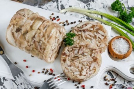 Куриный рулет в бутылке