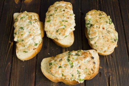 Горячие бутерброды с курицей и овощами