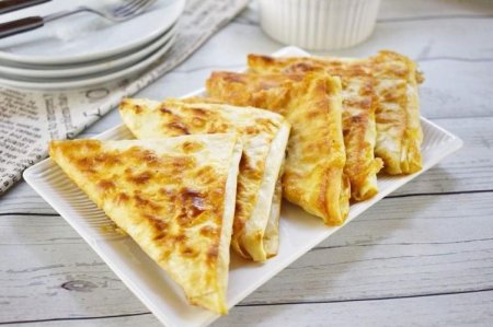 Конвертики из лаваша со шпротами