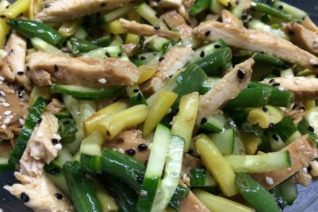 Салат с курицей и стручковой фасолью Салат с курицей и стручковой фасолью