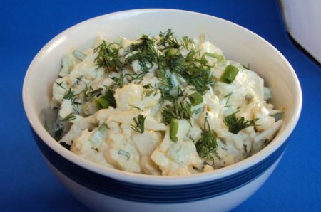 Салат с цветной капустой и огурцами Салат с цветной капустой и огурцами