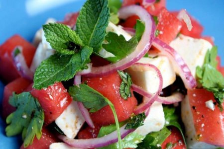 Салат с арбузом и кукурузой Салат с арбузом и кукурузой