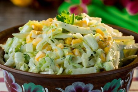 Салат из молодой капусты с яйцами Салат из молодой капусты с яйцами