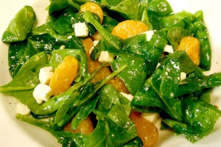 Салат с абрикосами и шпинатом Салат с абрикосами и шпинатом