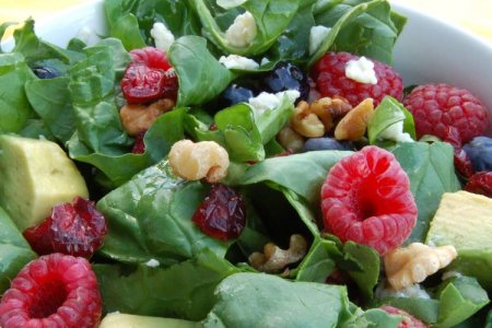 Салат со шпинатом и малиной Салат со шпинатом и малиной