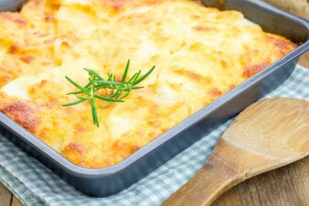 Мясная запеканка под сыром