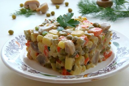 Салат Оливье с маринованными грибами