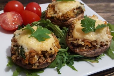 Фаршированные шампиньоны с рисом Фаршированные шампиньоны с рисом