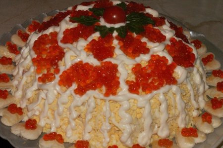 Салат с красной икрой и свежими огурцами Салат с красной икрой и свежими огурцами