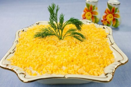 Салат Мимоза с печенью трески