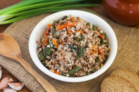 Гречка с овощами и стручковой фасолью