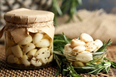 Маринованный чеснок с уксусом Маринованный чеснок с уксусом