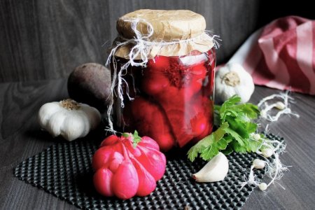 Маринованный чеснок со свеклой Маринованный чеснок со свеклой