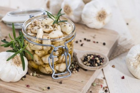 Маринованный чеснок в масле Маринованный чеснок в масле