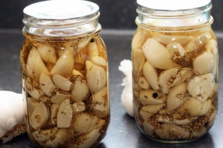 Пряный маринованный чеснок Пряный маринованный чеснок
