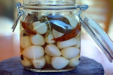 Острый маринованный чеснок на зиму Острый маринованный чеснок на зиму