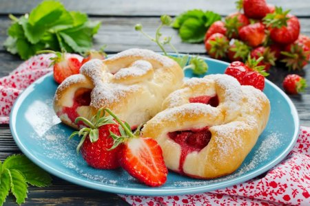 20 рецептов самых вкусных пирожков с клубникой