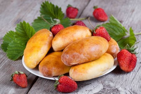 20 рецептов самых вкусных пирожков с клубникой