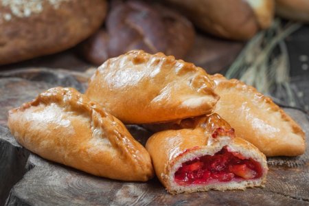 20 рецептов самых вкусных пирожков с клубникой