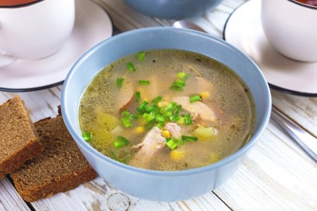 15 супов с копченой курицей, которые сделают обед незабываемым
