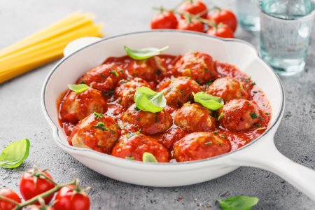 12 бесподобных рецептов тефтелей в томатном соусе