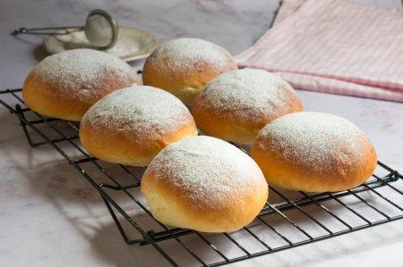 Сладкие булочки: 15 самых вкусных рецептов в домашних условиях